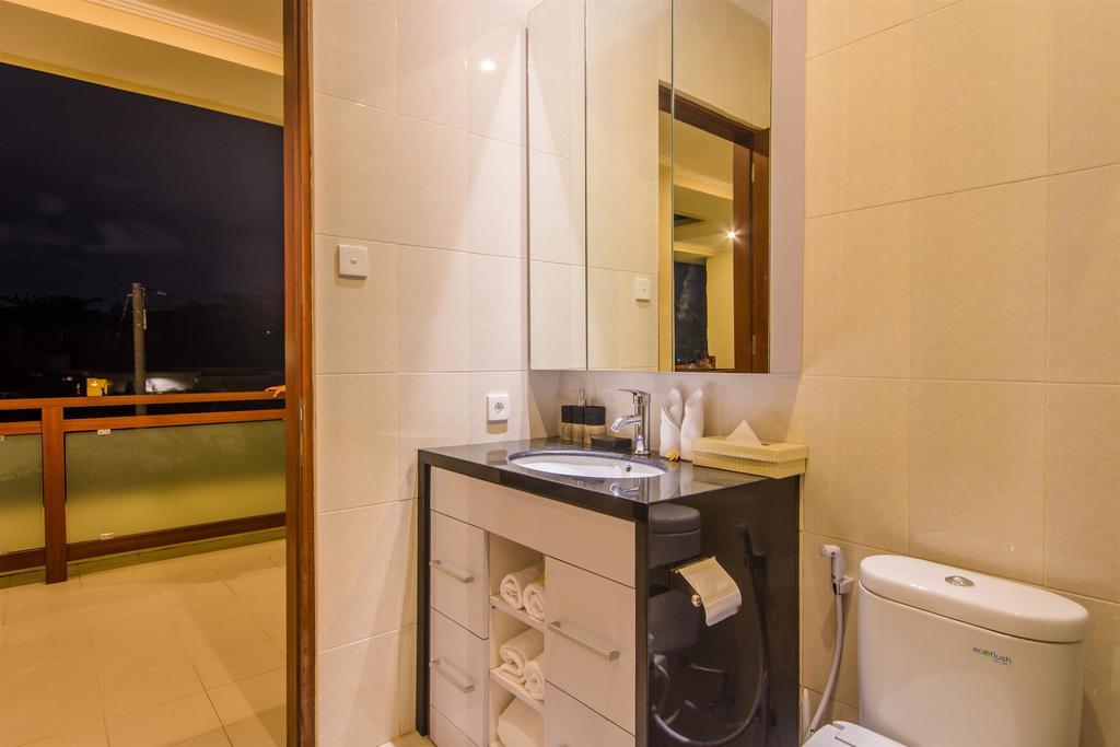 Villa Tepi Sungai Legian Zimmer foto