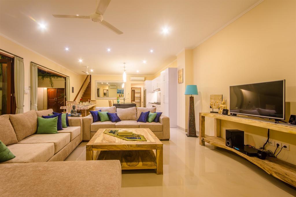 Villa Tepi Sungai Legian Zimmer foto